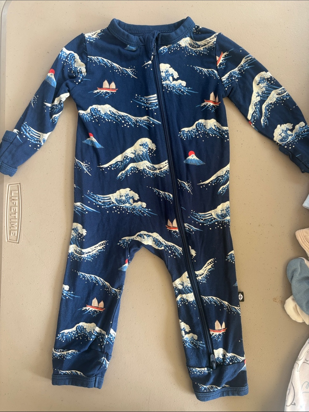 Kyte Baby Sail & Wave Zippered Romper. BNWOT. Never worn. 0-3 months. Unisex.